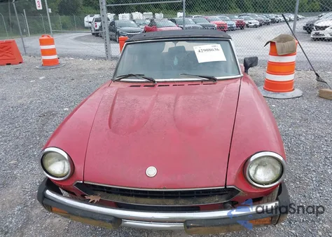 1982 Fiat 124 Spider z USA, uszkodzony, nr VIN ZFAAS00B1C8188623
